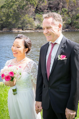 Beautiful wedding ceremony in Davidson Park, Sydney with Marriage Celebrant from Simple Ceremonies