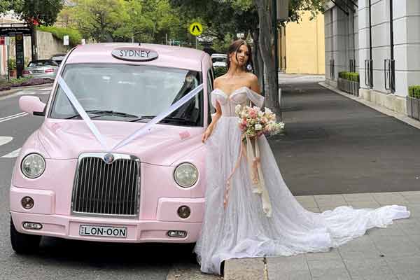 London Cab for your wedding ceremony with Simple Ceremonies Marriage Celebrant